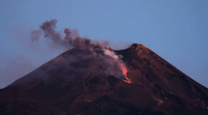 L'Etna si risveglia e torna a dare spettacolo (VIDEO)