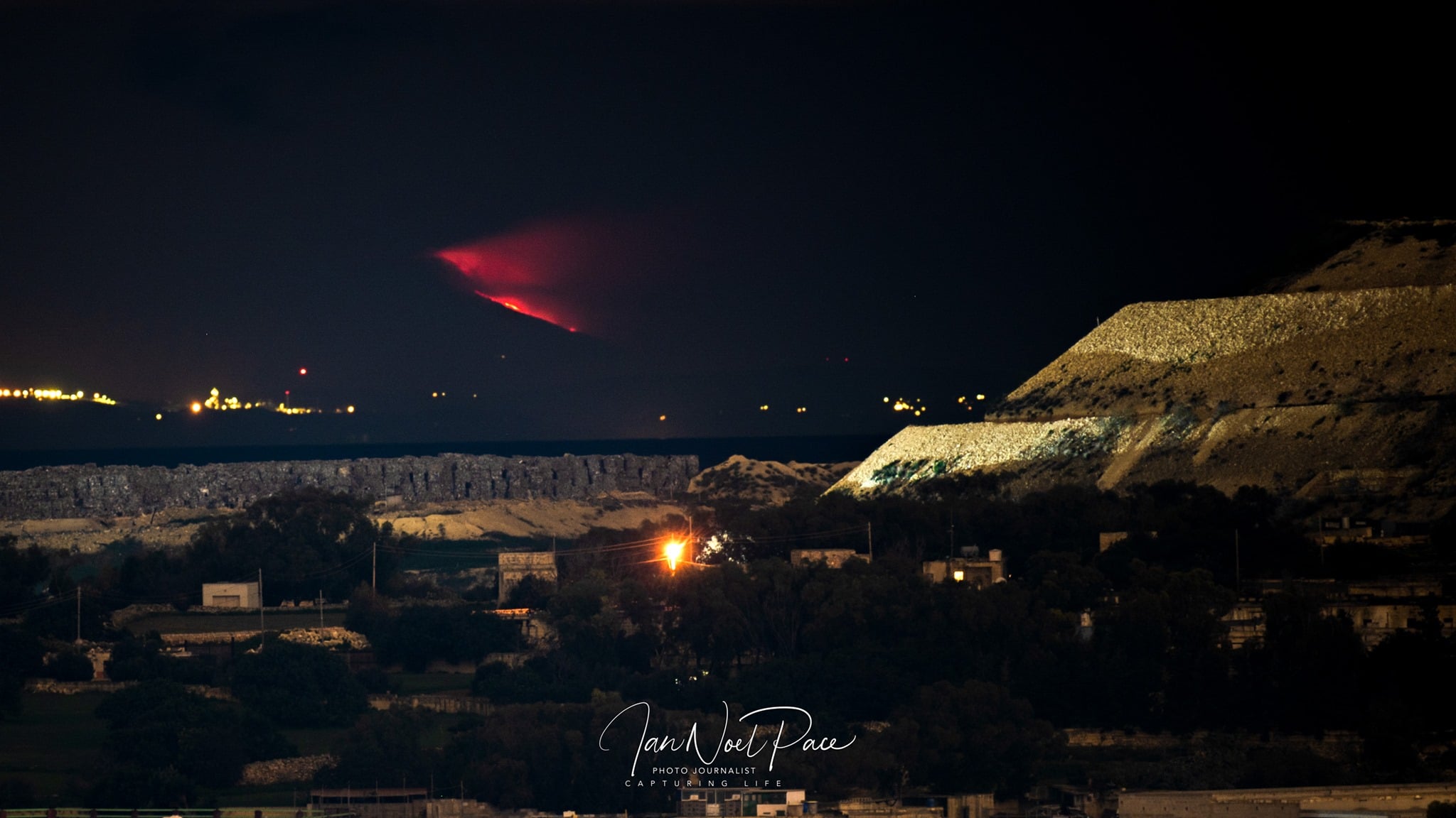 Eruzione Etna: si è vista anche da Malta! Continuano le testimonianze dei fotografi.