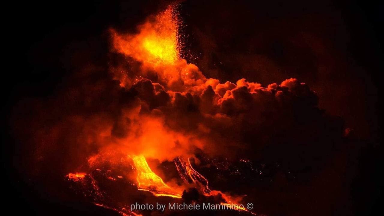 Sicilia, Etna: trabocco lavico si sposta su Valle del Bove. Aumenta tremore vulcanico.