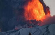 Sicilia: forte eruzione in corso sull'Etna.