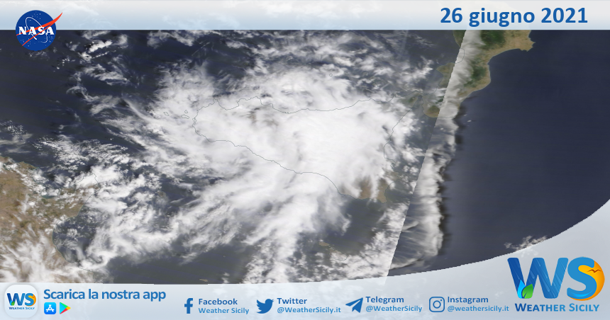 Sicilia: immagine satellitare Nasa di sabato 26 giugno 2021
