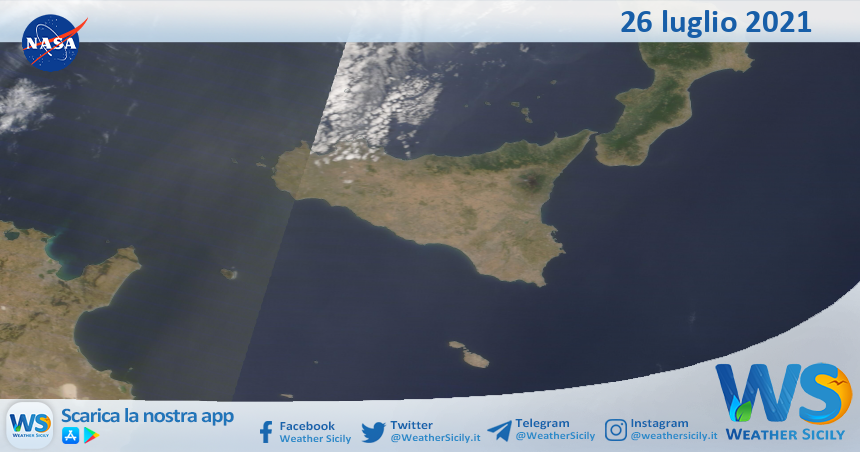 Sicilia: immagine satellitare Nasa di lunedì 26 luglio 2021