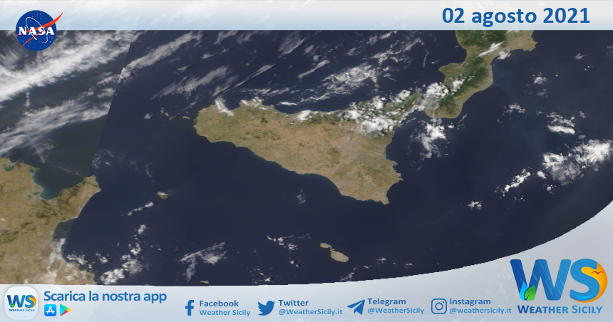 Sicilia: immagine satellitare Nasa di lunedì 02 agosto 2021