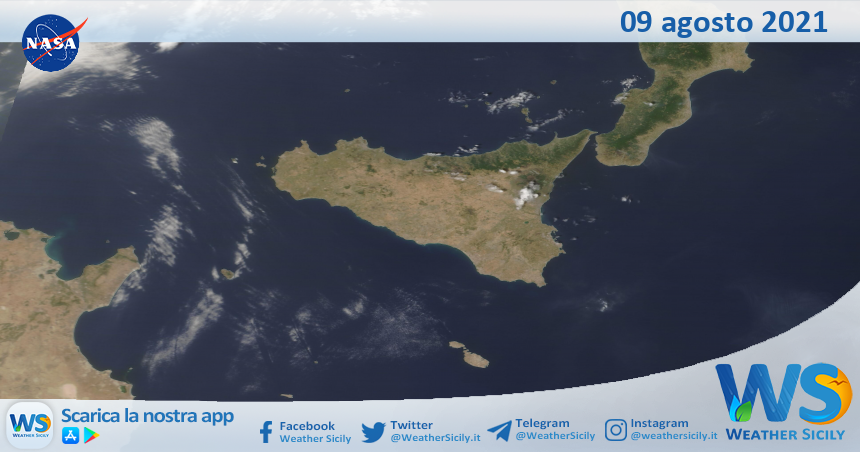 Sicilia: immagine satellitare Nasa di lunedì 09 agosto 2021