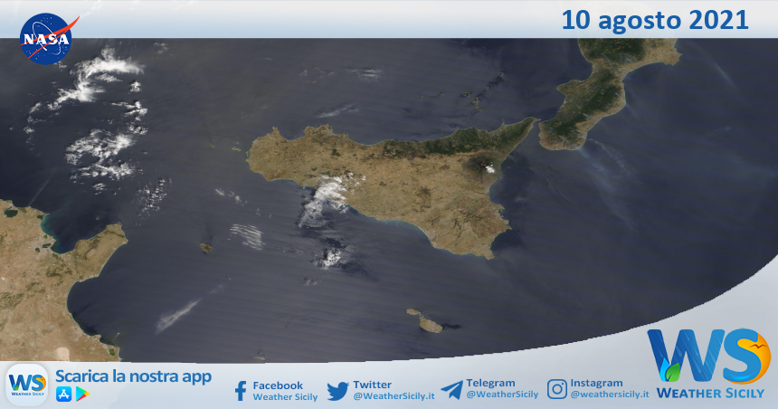 Sicilia: immagine satellitare Nasa di martedì 10 agosto 2021