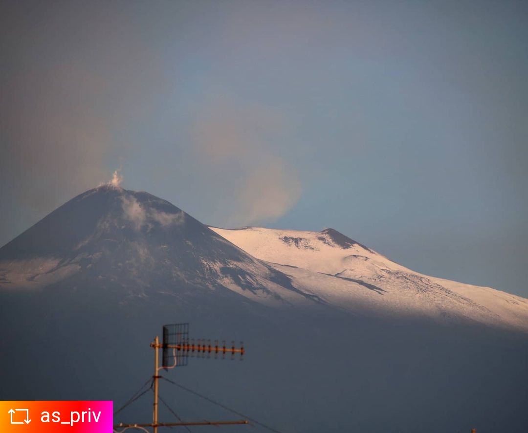 Sicilia: prima neve sull'Etna a inizio settembre.