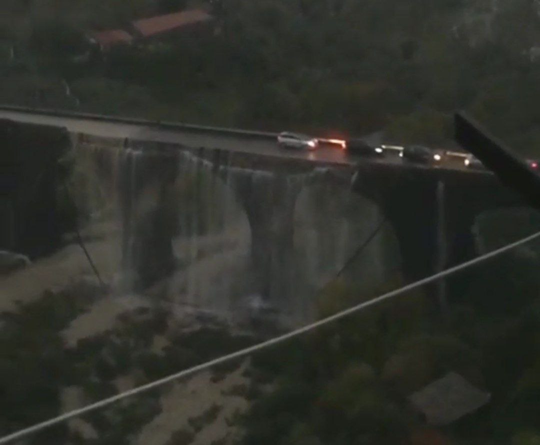 Sicilia: Crollato tratto del Ponte San Giuliano a Randazzo. (VIDEO)