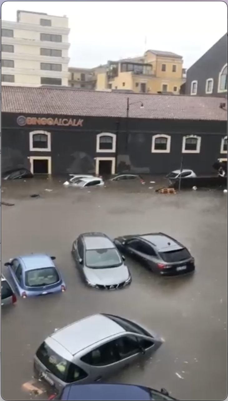 Catania: Piogge alluvionali, piazza Alcala sommersa (VIDEO)