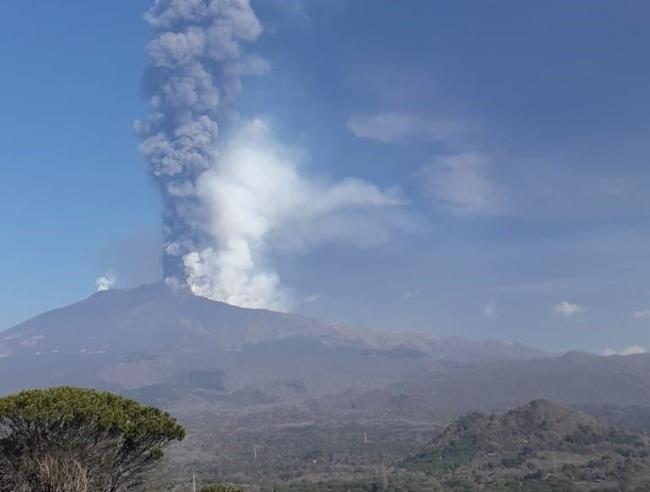 Etna in eruzione: 