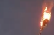 Alcamo: fulmine incendia palo della luce (VIDEO)