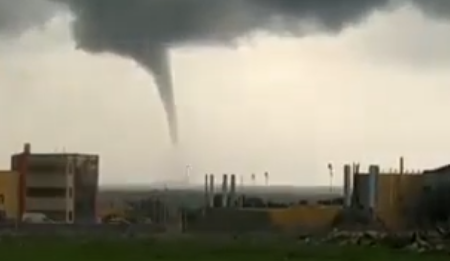 Sicilia: avvistata tromba marina a Pozzallo - VIDEO