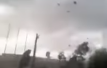 Tornado a Comiso: il momento dell'impatto presso il distributore di benzina - VIDEO