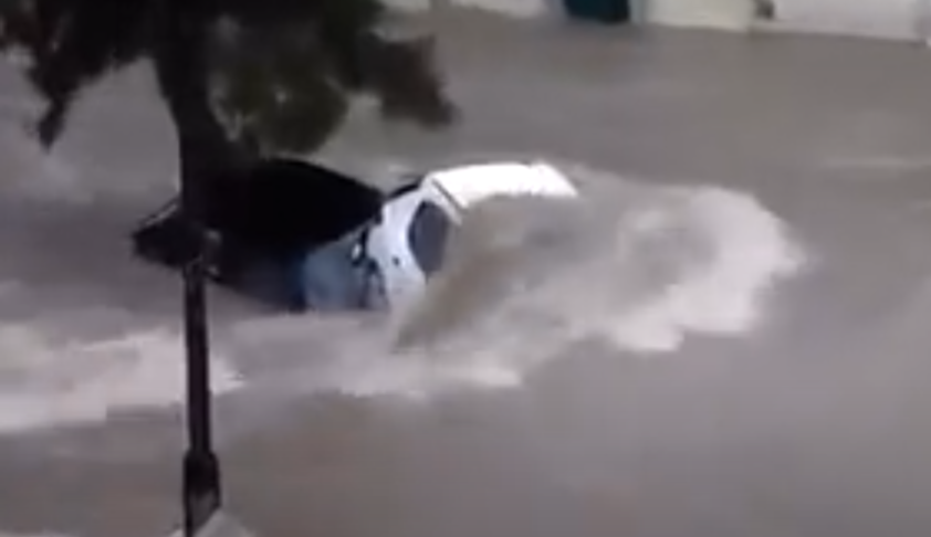 Il maltempo mette in ginocchio anche Malta: auto sommerse dall'acqua - VIDEO