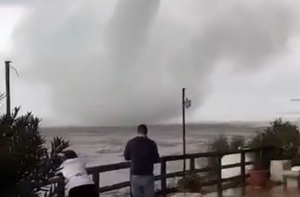 Sicilia: notevole tromba marina a Selinunte. VIDEO