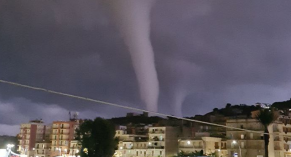 Sicilia, doppia tromba marina a Licata - VIDEO