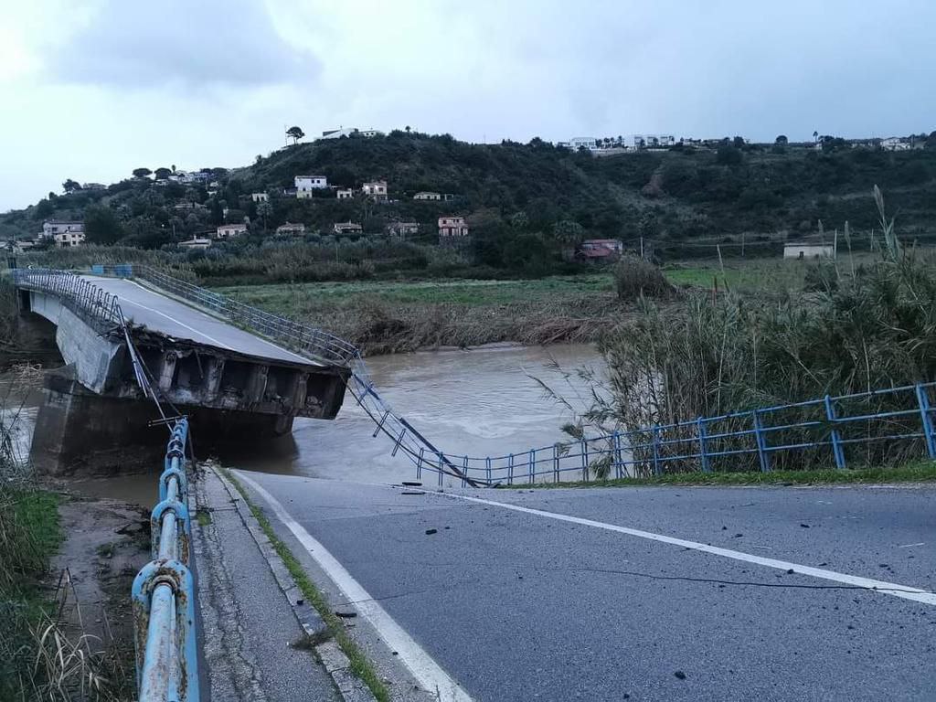 Maltempo in Sicilia: crolla ponte San Bartolomeo, tra Castellammare del Golfo e Alcamo Marina - VIDEO
