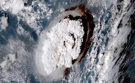 Eruzione vulcano Tonga: le onde d'urto dell'eruzione vulcanica giungono in Sicilia. Spiegazione e analisi del fenomeno.