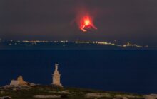Etna: l'eruzione si è vista anche da Malta. L'evento immortalato dal fotografo Daniel Cilia.