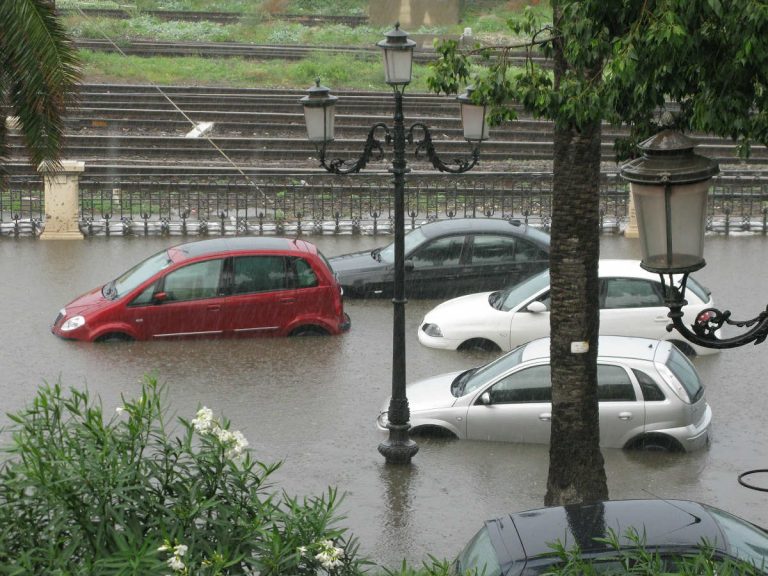 Meteo Sicilia: intenso nubifragio in atto a Mazara del Vallo! La situazione live