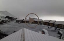 Meteo Sicilia: prima neve stagionale sull'Etna al rifugio Sapienza -VIDEO-