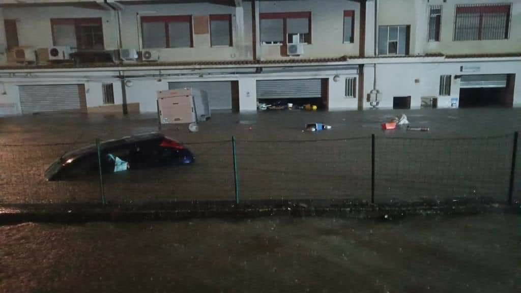 Meteo Sicilia: Nubifragi sul messinese tirrenico orientale! Superati i 310 mm giornalieri a Novara di Sicilia.