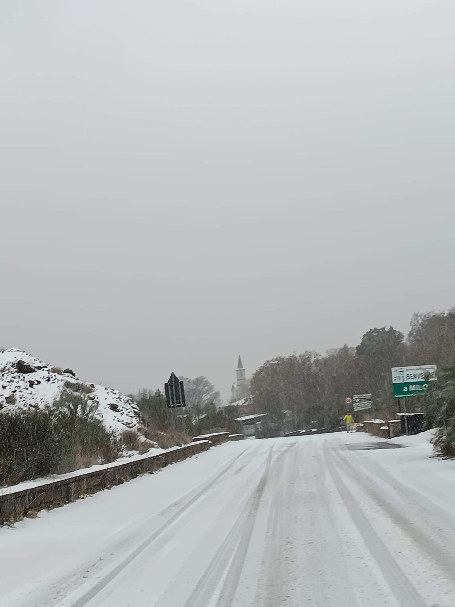 Meteo Sicilia: continua a nevicare sull'entroterra e su zone etnee. Da domani forte maltempo con Ciclone Mediterraneo!