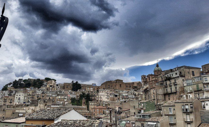 Meteo Enna e provincia: cielo nuvoloso e possibili deboli piogge.