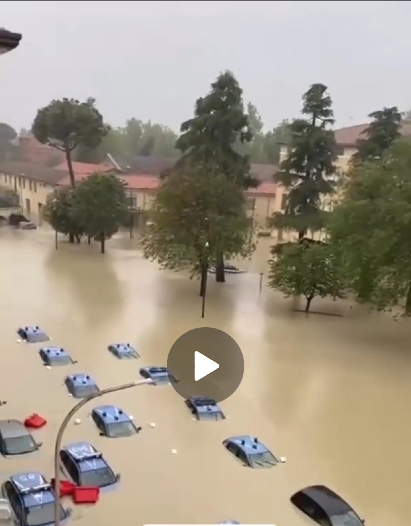 Alluvione Emilia-Romagna: il tragico bilancio dei morti sale a 9 - VIDEO -