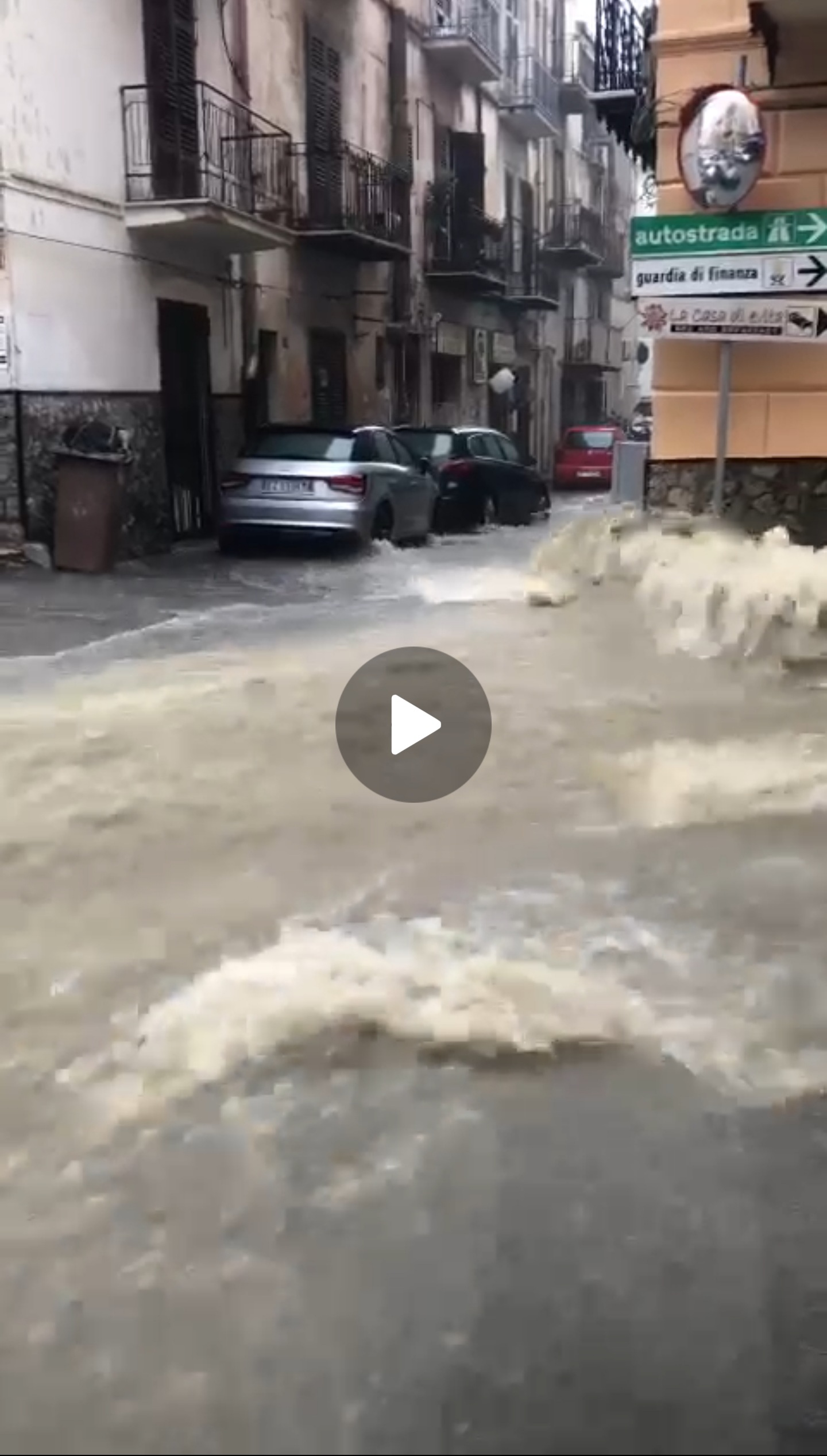 Meteo Sicilia: temporali ed intensi nubifragi in atto! Allagamenti a Carini - VIDEO -
