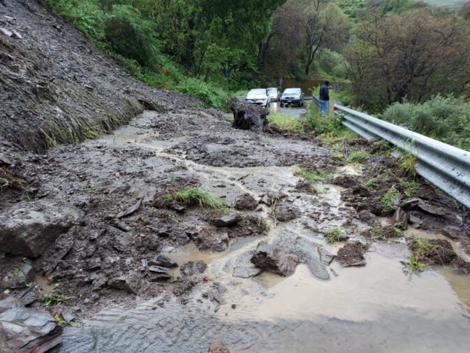 Meteo Sicilia: piogge alluvionali sul messinese con quasi 300mm dalla mezzanotte! Segnalate frane e smottamenti.