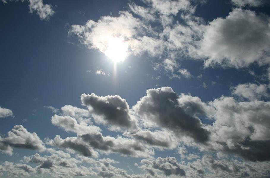 Meteo Etna: domani mercoledì 23 Agosto sereno con qualche nube.