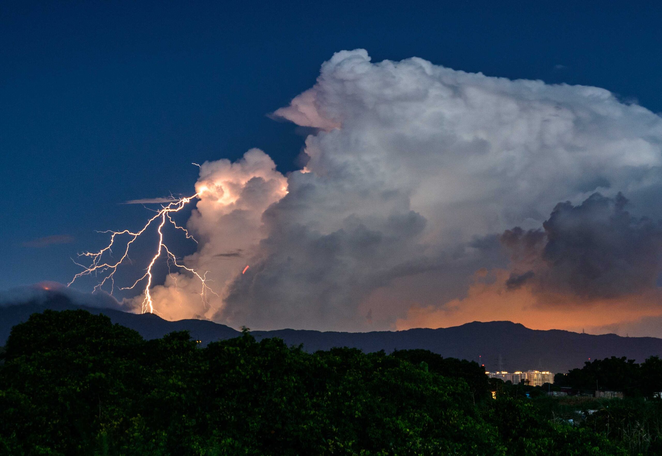 Meteo Cammarata: domani giovedì 24 Agosto possibili temporali. Allerta gialla della Protezione Civile.