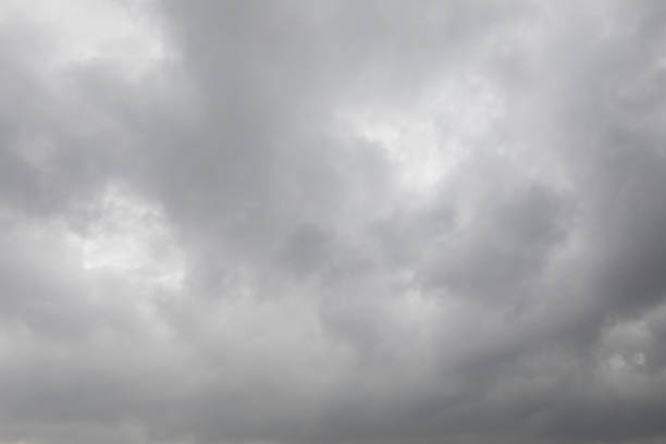 Meteo Ficarra: domani lunedì 28 Agosto cielo coperto, previste forti raffiche di vento.