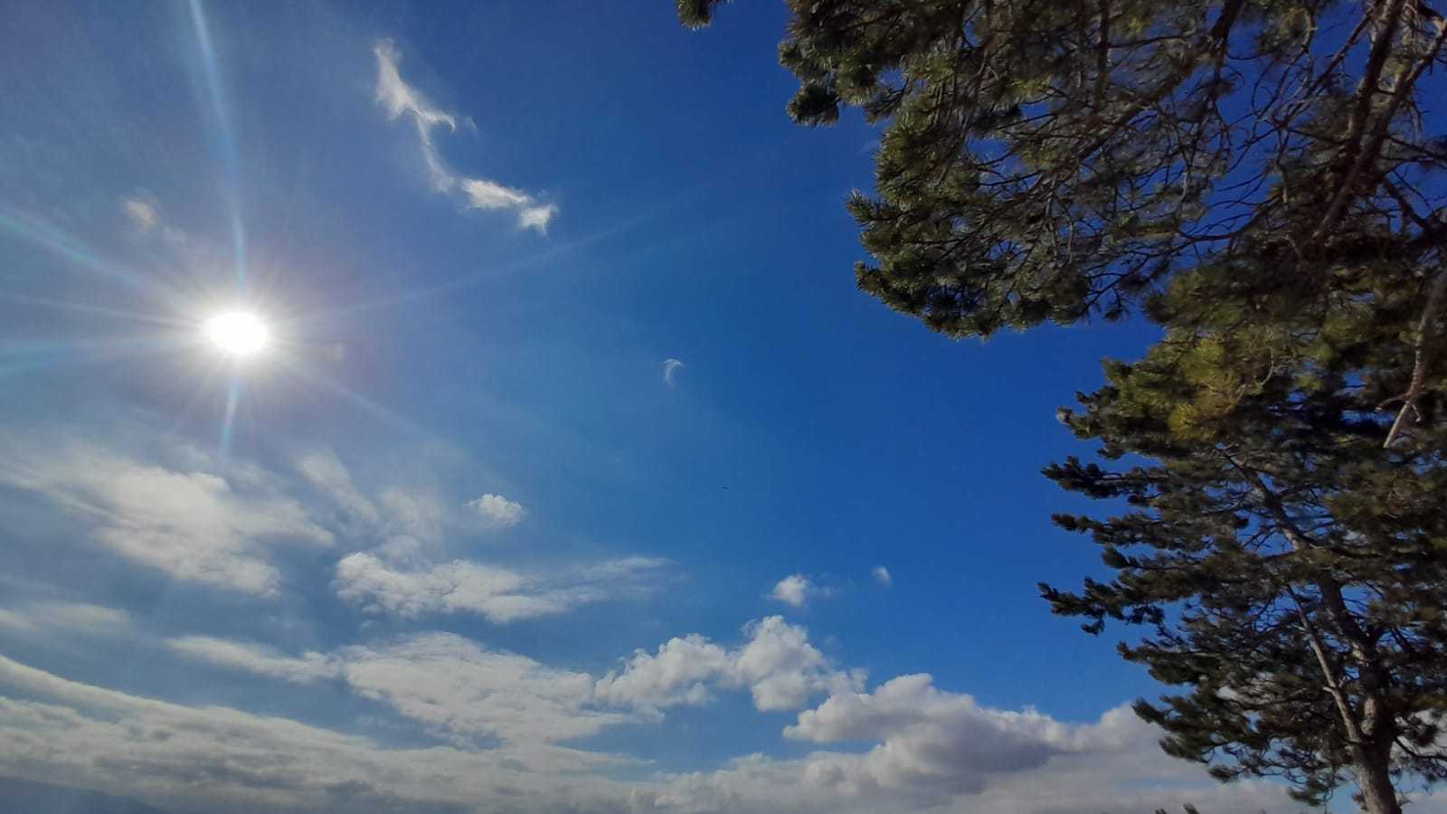 Meteo Ustica: domani lunedì 28 Agosto poco nuvoloso per velature, previste forti raffiche di vento.