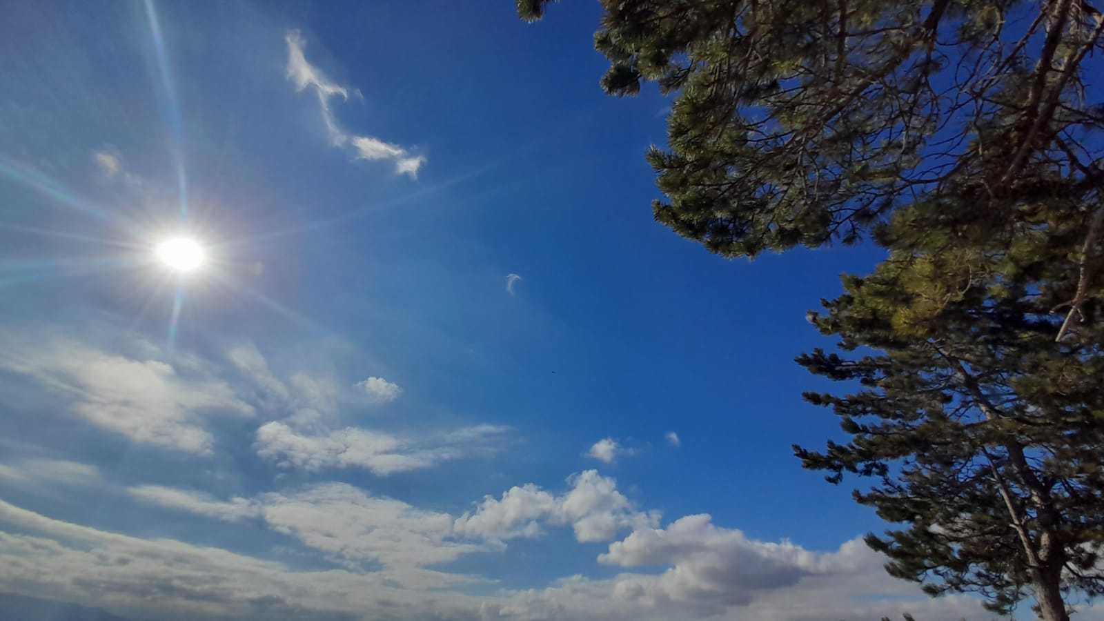 Meteo Palermo: oggi sabato 17 Febbraio cielo poco nuvoloso per velature.